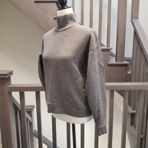 TNA Sweaters - BNWOT TNA sweater (xxs)